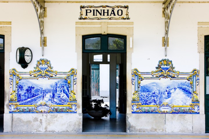 a room that has a sign on a wall