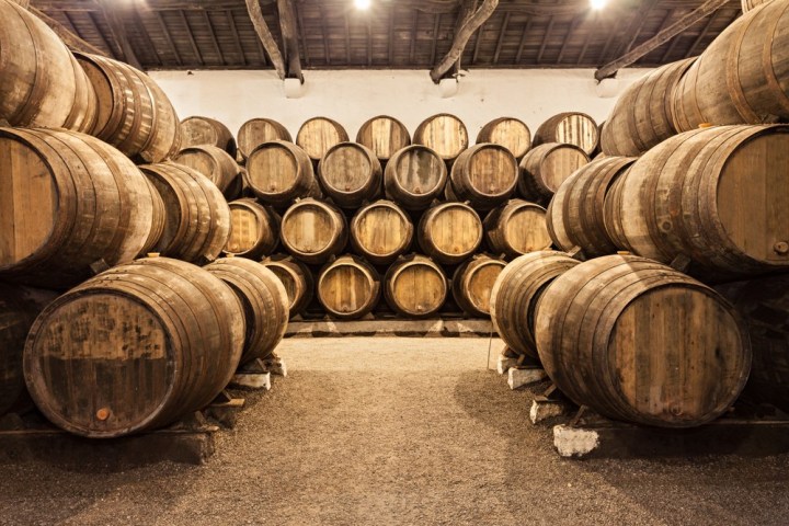 a close up of many barrel